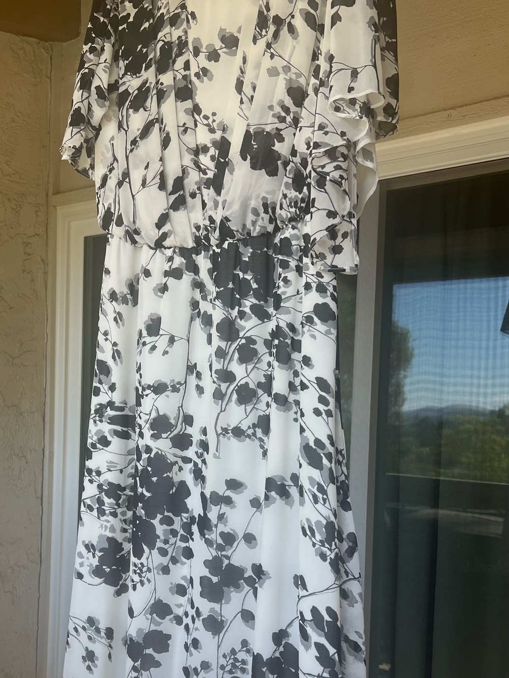 Vintage Brownstone Studio Black White Floral Midi Dress Size M Flattering V-Neck